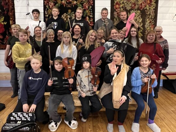 Kihaus Folk- matalan kynnyksen soitto- ja laulukurssi jälleen 24.-25.10.2026