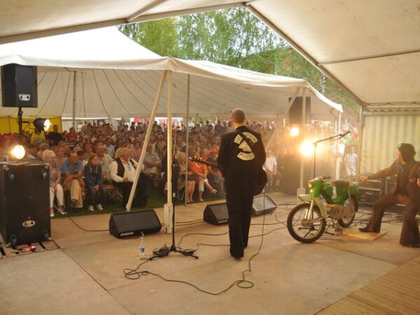 Kihaus Folk ja Kiteen Näyttelykeskus yhteistyöhön – voita juhlalippu festivaaleille!
